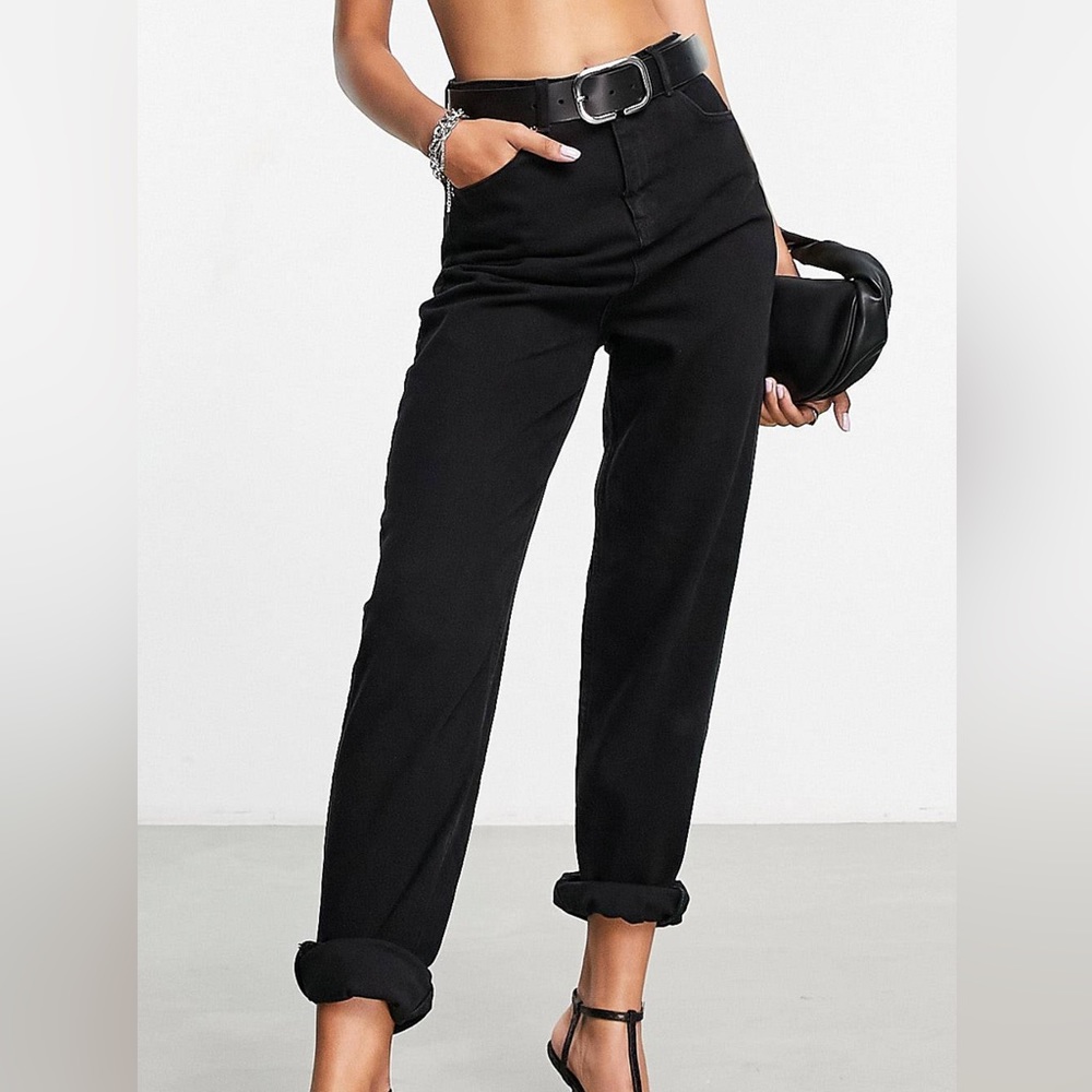 Relaxed mom jeans in black